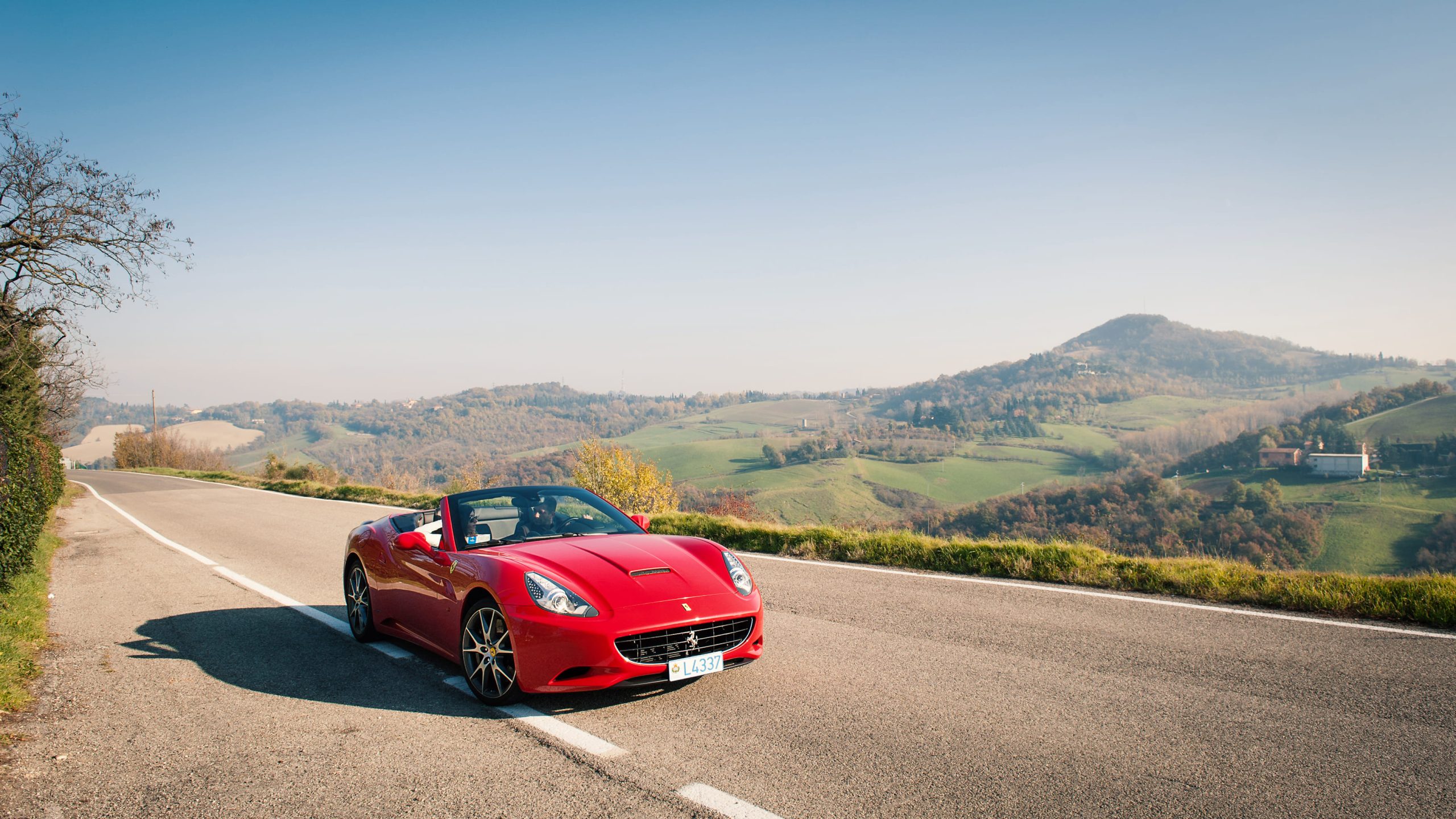 best short trip for couples in the US is to zoom-Through-Hollywood-in-Style-in-a-Ferrari-scaled.jpg